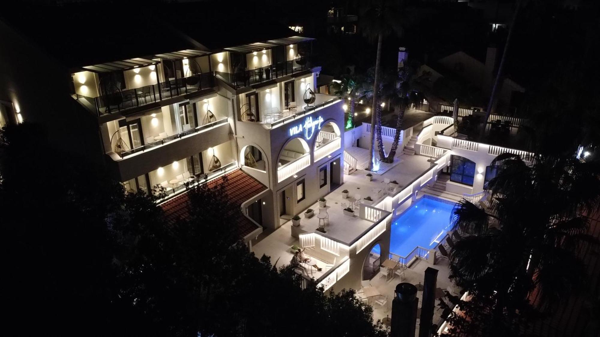 Hotel Vila Hedonija Herceg Novi Esterno foto
